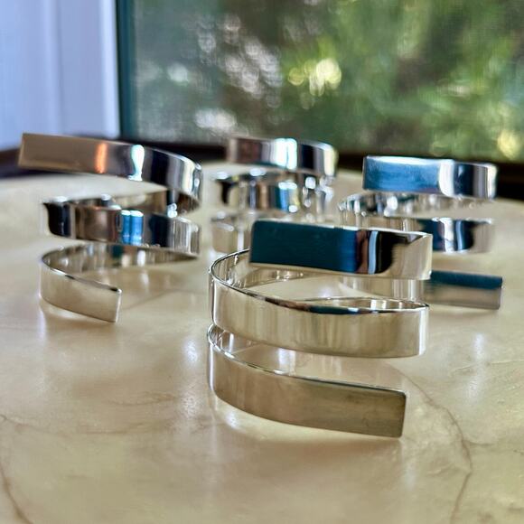 Set of 4 Modern Silver-Plated Spiral Napkin Rings – Minimalist Table Decor - Picture 8 of 15